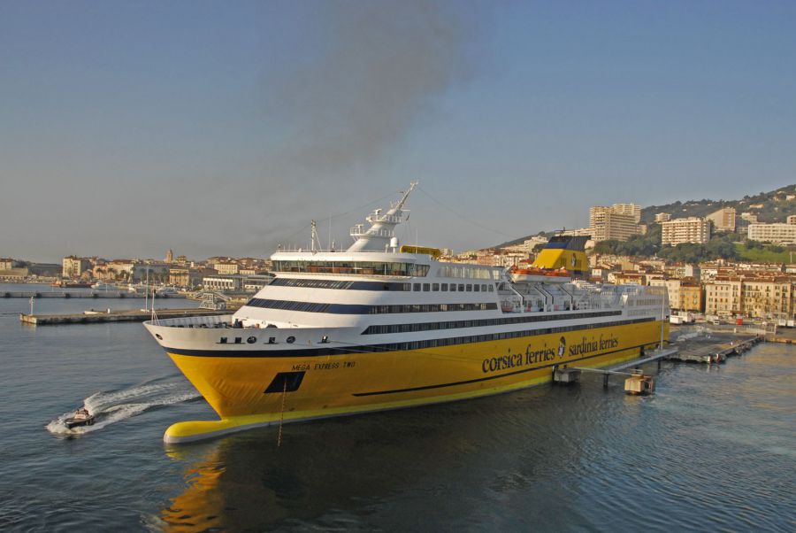 Corsica Ferries im Hafen von Ajaccio