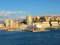 Der Hafen von Genua in Norditalien