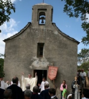 Die kleine Kapelle von Pianello:  in den Bergen, etwa eine dreiviertel Stunde Fußmarsch von Pianello entfernt