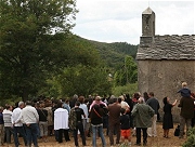 Kapelle von Pianello: Am 20. August pilgern die Dorfbewohner alljährlich zu einer kleinen Kapelle mitten in den Bergen, etwa eine dreiviertel Stunde Fußmarsch von Pianello entfernt