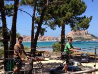 Der Freizeitpark liegt im Pinienhain von Calvi direkt am Strand.