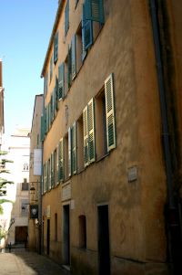 Im Maison Bonaparte ist unter anderem das angebliche Kinderzimmer des späteren französischen Kaisers zu besichtigen.