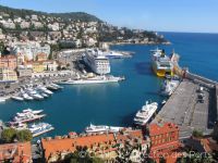 Blick auf den Fährhafen von Nizza