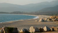 Der Strand an der Mündung des gleichnamigen Flusses ist der längste im Golfe de Sagone. Aufgrund der länge des Strandes ist es auch im Sommer einfach einen ruhigen Platz zu finden.