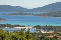 Nördlich von Porto-Vecchio liegt, von Wind und Wellen durch die gleichnamige Halbinsel geschützt, die Strandlagune von U Benedettu. 