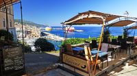 Besten Blick auf den Hafen von Bastia hat man von den zahlreichen Panorama-Restaurants in Terra Nova