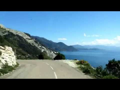 Beautiful Cap Corse, North Corsica Eine kurvenreiche Serpentinen-Straße führt um die Halbinsel herum und bietet nach jeder Kurve eine neue atemberaubende Aussicht.