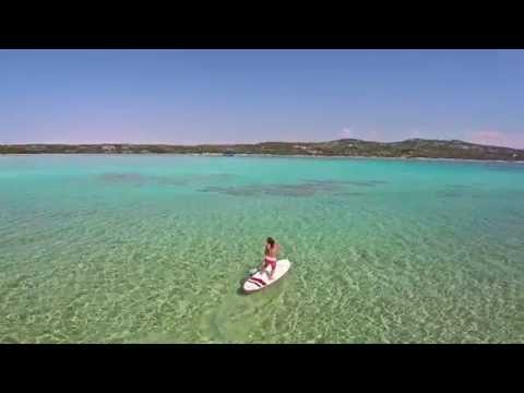 Spots sup et kite en Corse vue d'un drone Bei mäßigem Wind sind die Buchten und Strände rund um die Südküste auch für Anfänger zu empfehlen.